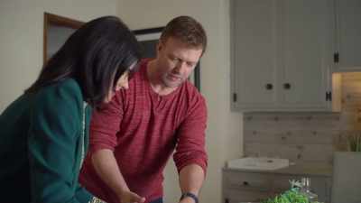 -I'll take one of these.
-Yeah, here you go. - Killer Stepmom