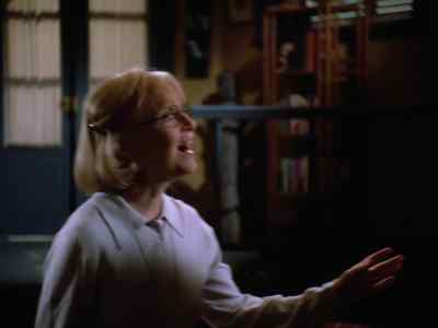 - I'll talk to her.
- Good luck. - Lois & Clark: The New Adventures of Superman