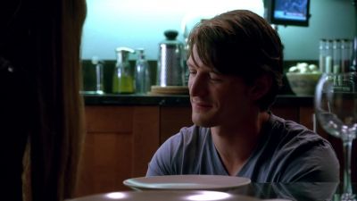 - I'll tell him.
- Thank you. - Fringe