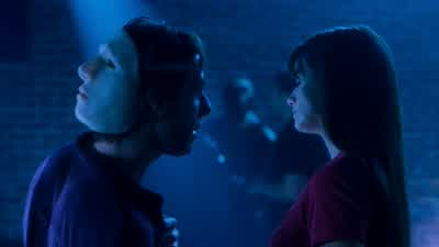 Is it me I'll tell you laterTell me now If something's wrong please tell me now - Vanilla Sky