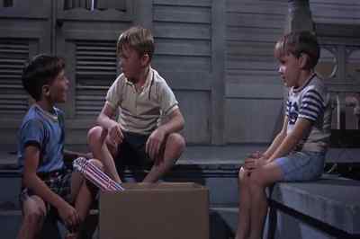 - I'll throw them.
- Why you? - The Heart Is a Lonely Hunter