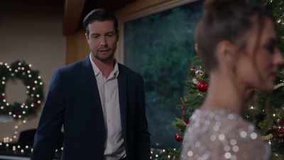 I'll write
a fair and honest critique - Christmas on the Menu