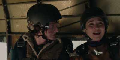 I'm a bit scared,
but we'll do it together. - Fingernails