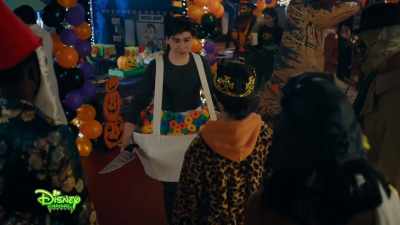 I'm a cereal killer.
Get it? Cereal killer? - Under Wraps