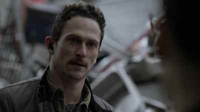 I'm a Federal agent. - Debris