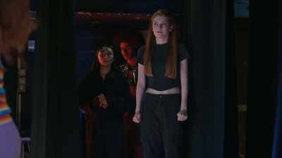 ♪ I'm a model you know what I mean ♪ - Geek Girl