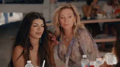 I'm a "New York Times"
bestselling author. - The Real Housewives Ultimate Girls Trip