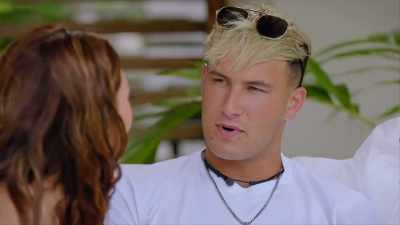 - I'm a nice guy.
- Genuinely?
- Yes, of course. - FBOY Island NZ