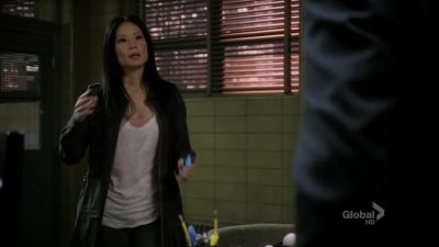 I'm a sober companion. - Elementary