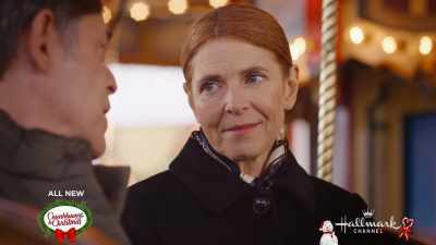 I'm a widower.
Eight years. - A Christmas Carousel
