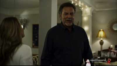 I'm Abbey's dad.
You must be Nick Sinclair. - Christmas Wishes & Mistletoe Kisses