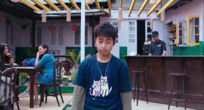 I'm all alone
I wanna come home - Anek