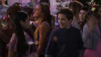 - I'm already dancing.
- Uh, okay. Can I dance next to you? - Fuller House