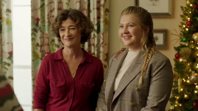 I'm Amelia.
This is Mary-Margaret. - My Southern Family Christmas