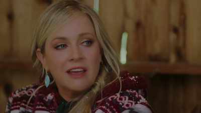 - I'm an open book.
What you see is what you get. - Mistletoe in Montana