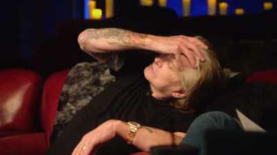 - I'm being tugged.
- [Sharon chuckles] - The Osbournes Want to Believe