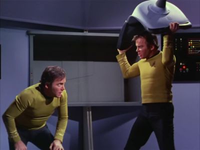 I'm your captain, Spock !
Can't you tell ? Shoot ! Shoot ! - Star Trek