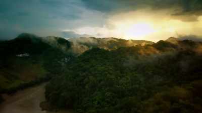 I'm climbing through
isolated mountain jungle - Lost Treasures of the Maya