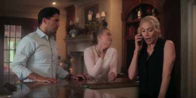 - I'm coming to get you.
- No, Mom, wait. What is she talking about? - First Kill