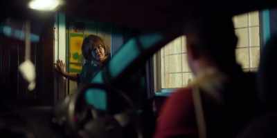 - I'm coming, Maureen.
- The food is getting cold. - Ludik