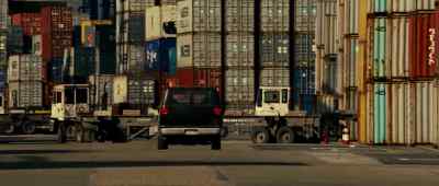 I'm coming.
Open the container. - Contraband