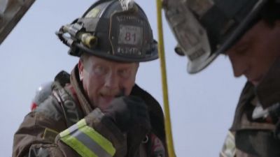 - I'm coming your way, okay?
- Copy. - Chicago Fire