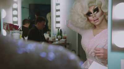 ♪ I'm covered in scabs - Trixie Mattel: Skinny Legend