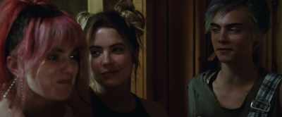 I'm Crassie Cassie,
this is Dottie OZ, and Roxy Rotten. - Her Smell