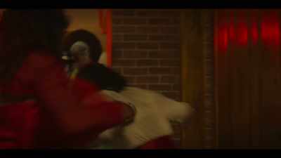 - I'm crazy?
I'm talking crazy, huh?
- (LENA YELPS) - Fight Night: The Million Dollar Heist