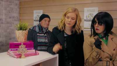 I'm Crazy Liz and I was
released early from jail. - Christmas Cupcakes