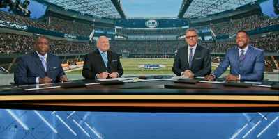 I'm Curt Menefee,
alongside Terry Bradshaw, - The Underdoggs