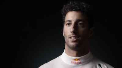 I'm Daniel Ricciardo,
and I'm a car mechanic. - Formula 1: Drive to Survive