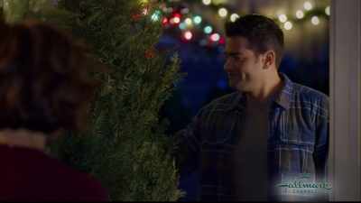 I'm... delivering
your Christmas tree. - Christmas Under the Stars