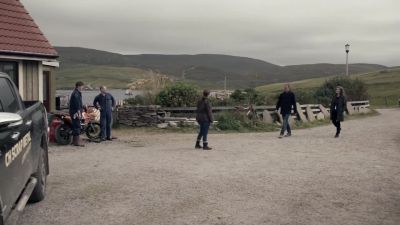 I'm DI Perez. - Shetland