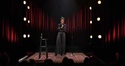 -I'm divorced.
-[audience applauds] - Jenny Slate: Stage Fright