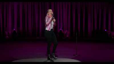 I'm doing so well,
it gets down to me and two other bidders. - Taylor Tomlinson: Have It All