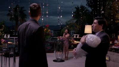 I'm early. [chuckles] - Crazy Ex-Girlfriend