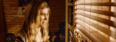 - I'm Eric's mother.
- Hey. - 6 Below: Miracle on the Mountain