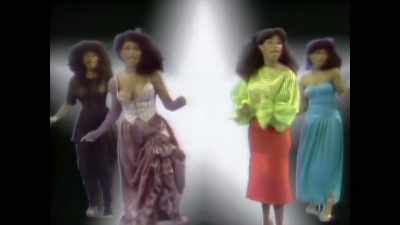 ♪ I'm every woman - Women Who Rock