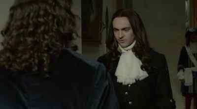     I'm expecting our visitor
       from England today. - Versailles