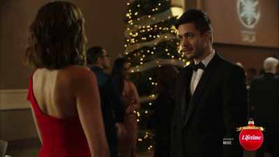 -I'm finally free.
-[laughs] - Christmas Unwrapped