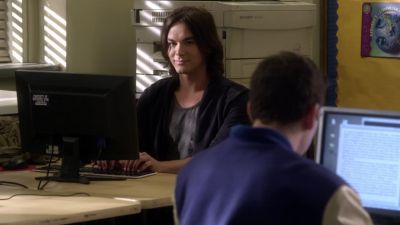 I'M FINDING IT REALLY HARD
 NOT TO COME OVER THERE - Pretty Little Liars