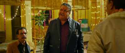 I'm folding my hands
and telling you - Shaadi Mein Zaroor Aana