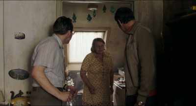 - I'm Gerda. Gerda Voss.
- And I'm Siggi. This guy's brother. - The Golden Glove