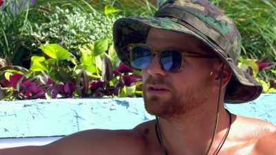 >> I'M GETTING ALL UH
>> I'M HAPPY WITH YOU. - Love Island
