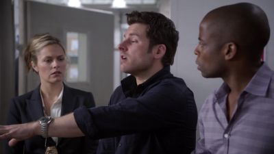 - I'M GETTING SOMETHING. - Psych