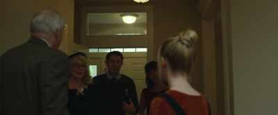-I'm so glad you could make it.
-Oh, honey, this is Ronnie. - The Tomorrow Man