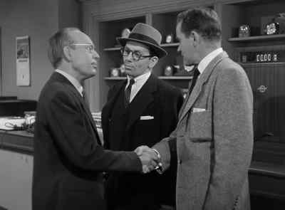 I'm glad to see you.
I'm Simon, the owner. - The Magnetic Monster