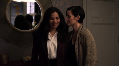 -I'm glad you're okay.
-I am now. - Marvel's Jessica Jones