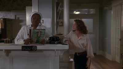 I'm going for breakfast.
You want anything? - Doc Hollywood